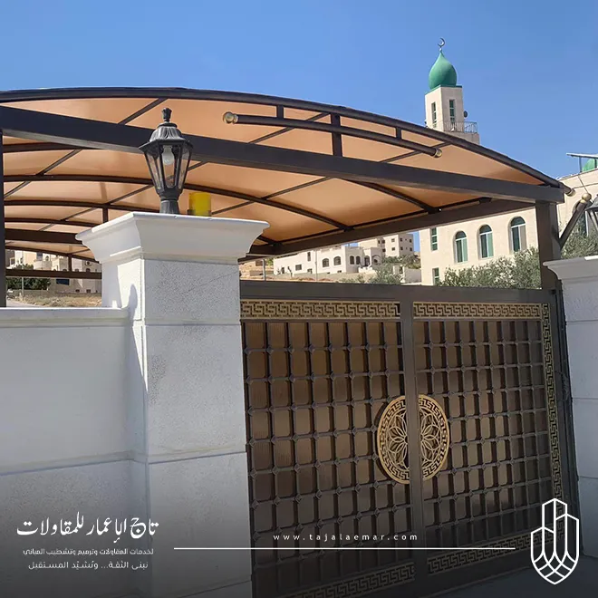 من أعمالنا تركيب باب فيلا مع مظلة مدخل