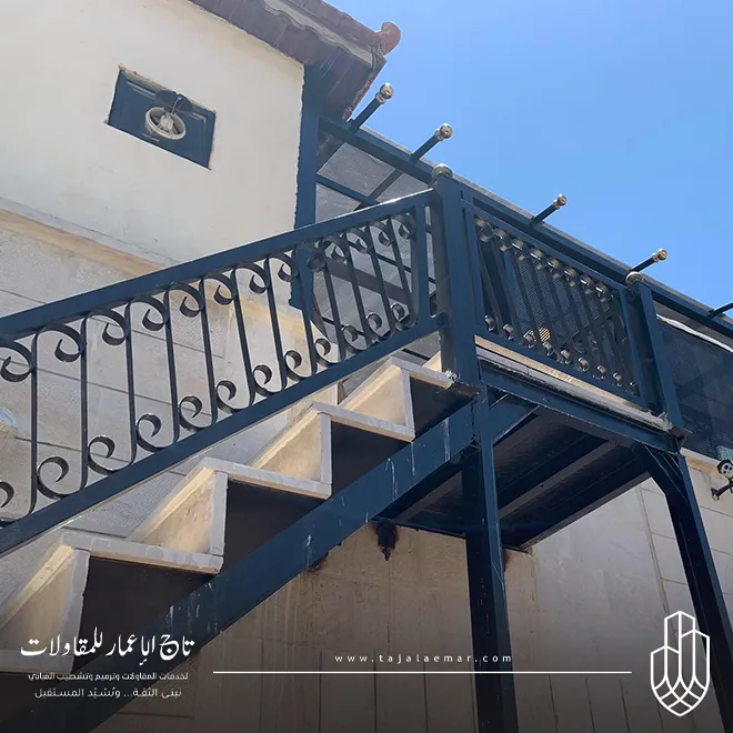 من أعمالنا تركيب درج حديد مع دربزين